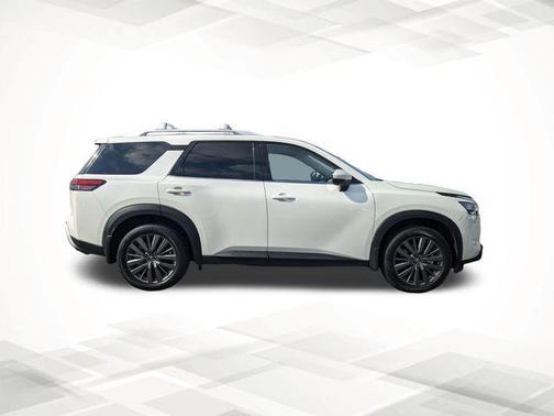 2022 Nissan Pathfinder SL 2WD