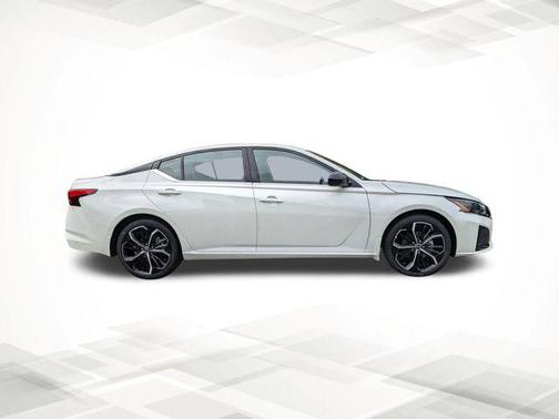 2025 Nissan Altima SR FWD