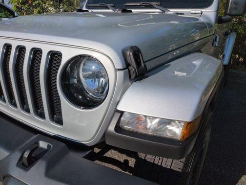 2023 Jeep Wrangler 4-Door Sahara Altitude 4x4