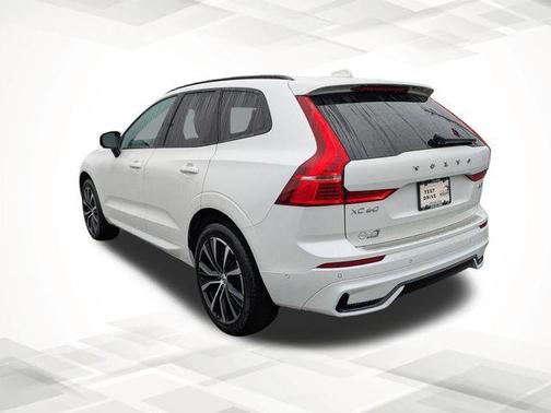 2023 Volvo XC60 B5 Plus Dark Theme