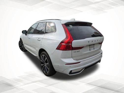 2023 Volvo XC60 B5 Plus Dark Theme