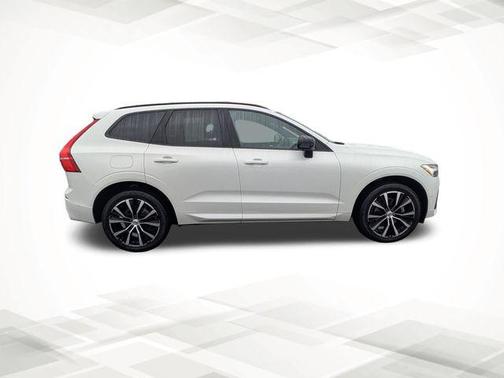 2023 Volvo XC60 B5 Plus Dark Theme