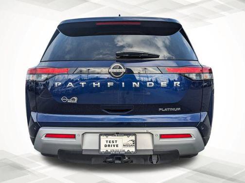 2022 Nissan Pathfinder Platinum 2WD
