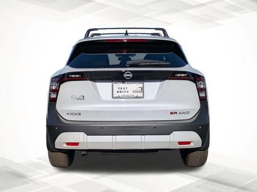 Aspen White Tri 2026 Nissan Kicks SR