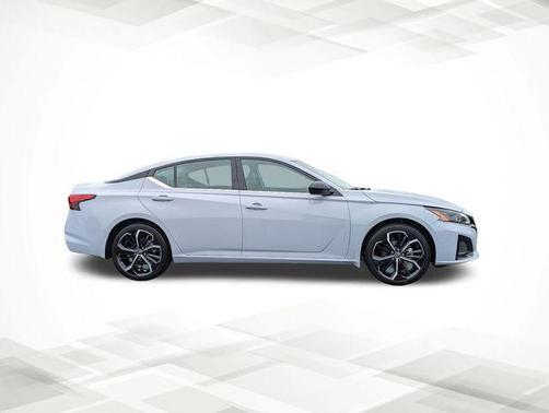 2025 Nissan Altima SR FWD
