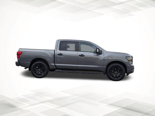 2023 Nissan Titan SV