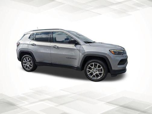 2022 Jeep Compass Latitude Lux