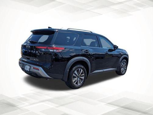 2022 Nissan Pathfinder SL 4WD