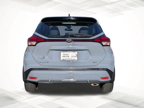 2022 Nissan Kicks SR