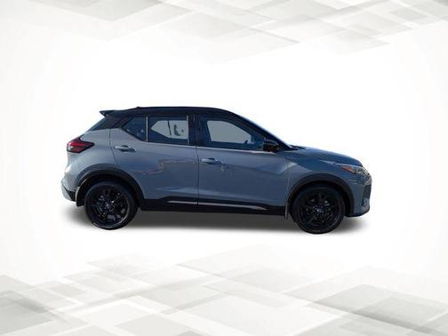 2022 Nissan Kicks SR