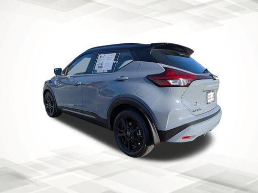 2022 Nissan Kicks SR