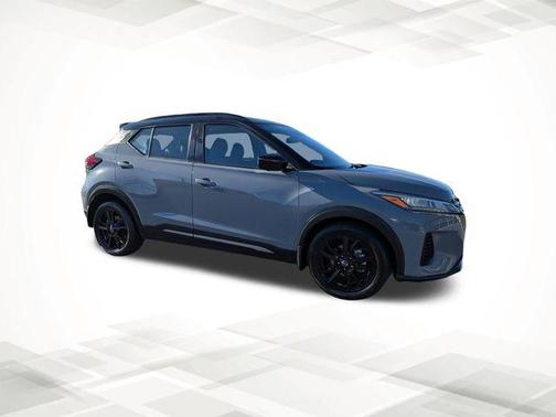 2022 Nissan Kicks SR