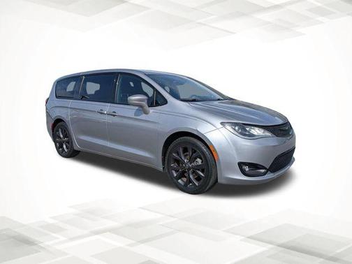Billet Silver Metallic Clearcoat 2019 Chrysler Pacifica Touring Plus