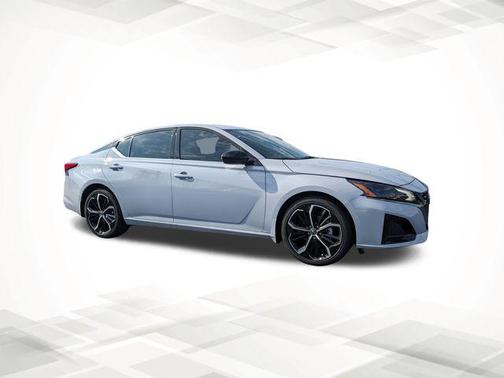 2025 Nissan Altima SR FWD