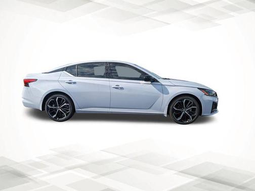 2025 Nissan Altima SR FWD