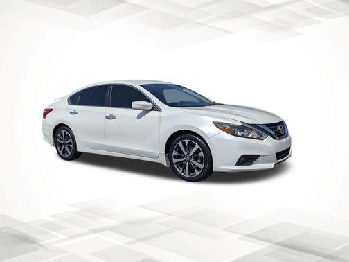 Pearl White 2016 Nissan Altima 2.5 SR