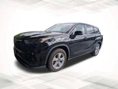 Midnight Black Metallic 2024 Toyota Highlander LE