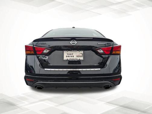2022 Nissan Altima SR FWD