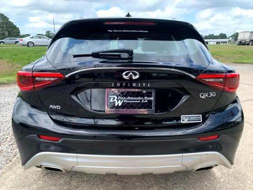 2018 INFINITI QX30 Luxury AWD