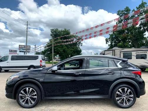 2018 INFINITI QX30 Luxury AWD
