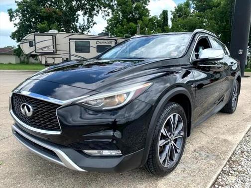 2018 INFINITI QX30 Luxury AWD