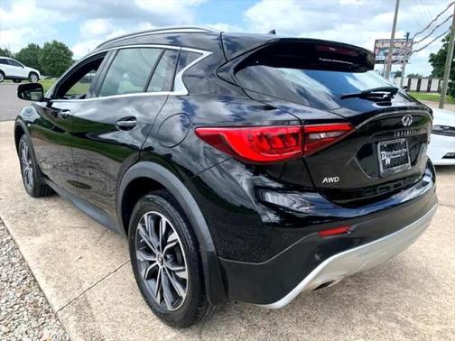 2018 INFINITI QX30 Luxury AWD
