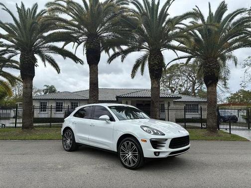 Carrara White Metallic 2016 Porsche Macan Macan Sport Edition