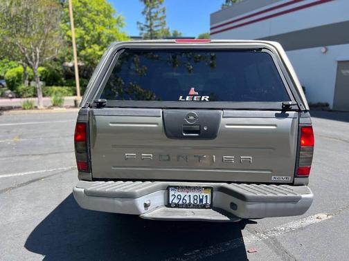 2004 Nissan Frontier XE-V6 Crew Cab