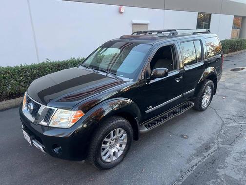 2008 Nissan Pathfinder LE