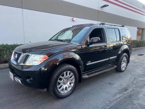 2008 Nissan Pathfinder LE