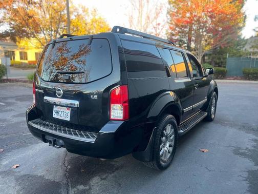 2008 Nissan Pathfinder LE