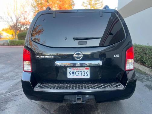 2008 Nissan Pathfinder LE