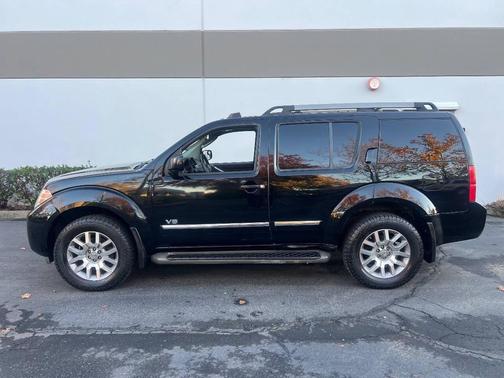 2008 Nissan Pathfinder LE