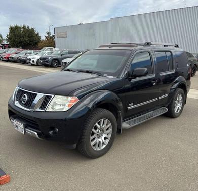 2008 Nissan Pathfinder LE