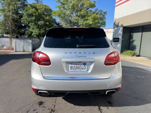 2014 Porsche Cayenne Platinum Edition