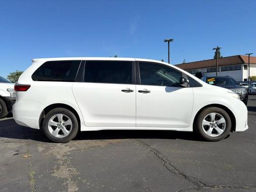2018 Toyota Sienna L