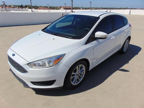 Photo 3 of 29 of 2017 Ford Focus SE