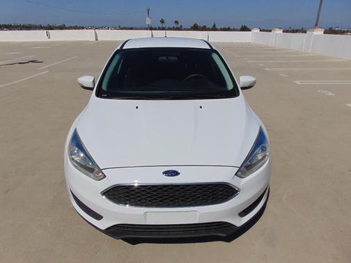 Photo 2 of 29 of 2017 Ford Focus SE