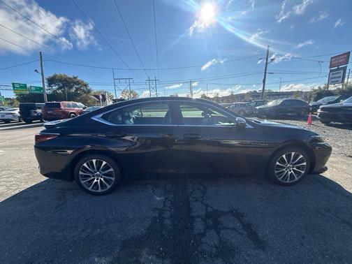Obsidian 2021 Lexus ES 250 Base