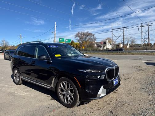 Black Sapphire Metallic 2025 BMW X7 xDrive40i