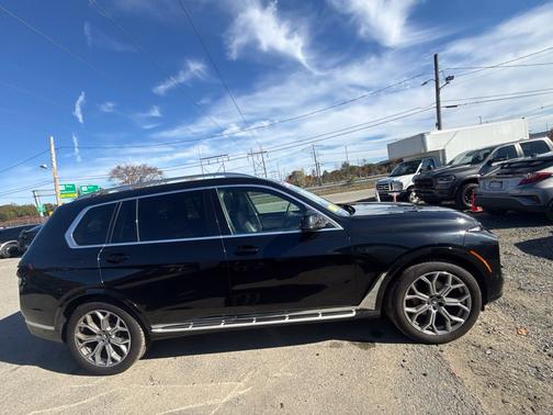 Black Sapphire Metallic 2025 BMW X7 xDrive40i