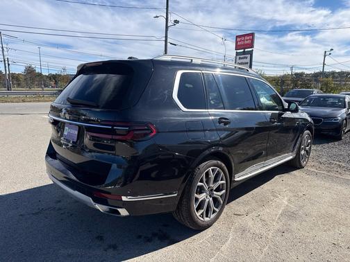 Black Sapphire Metallic 2025 BMW X7 xDrive40i