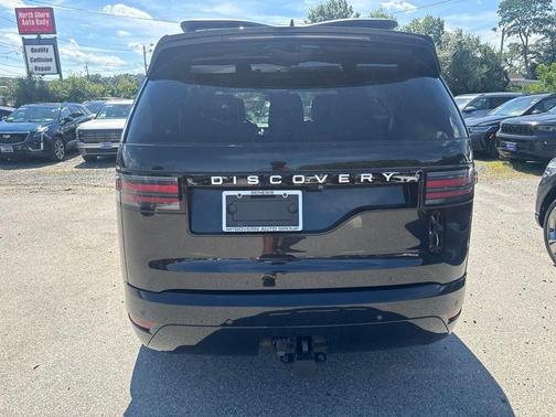 Santorini Black 2024 Land Rover Discovery P360 Metropolitan Edition