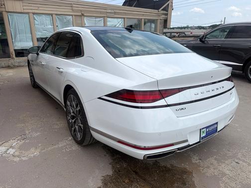 Uyuni White 2026 Genesis G90 3.5T e-SC