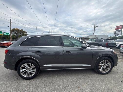 Samurai Gray Metallic 2023 Audi Q7 55 Premium Plus
