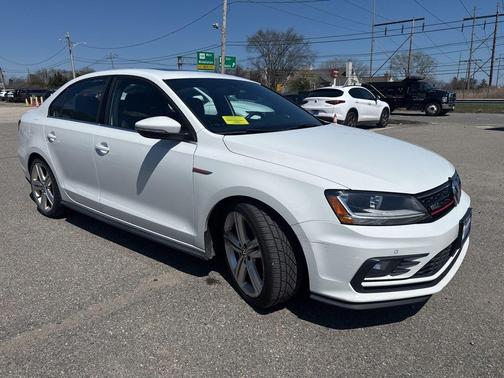 Pure White 2017 Volkswagen Jetta GLI