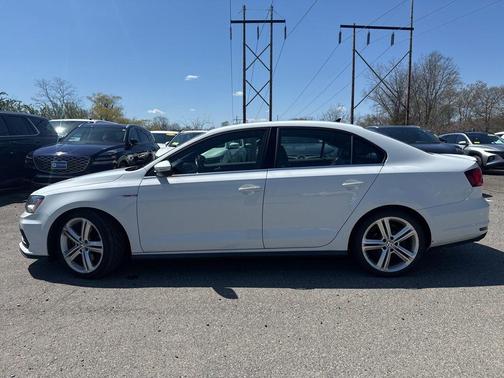 Pure White 2017 Volkswagen Jetta GLI