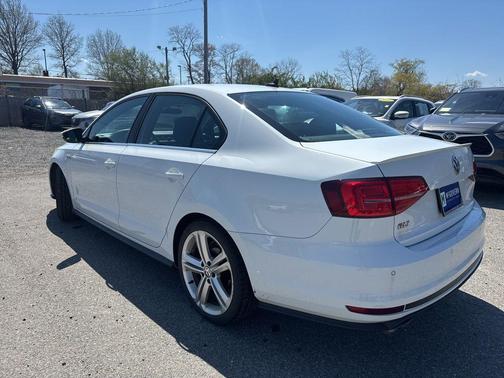 Pure White 2017 Volkswagen Jetta GLI