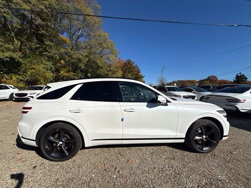 Uyuni White 2027 Genesis GV70 2.5T Sport Prestige