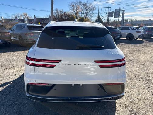 Uyuni White 2027 Genesis GV70 2.5T Advanced